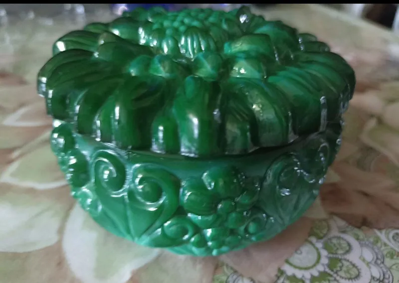 шкатулка из малахитного стекла.