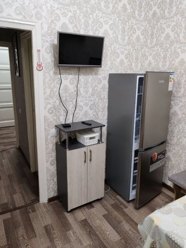 Сдаётся 2 х ком кв в Чирчике на питисотки 3 этаж с обстановкой 8