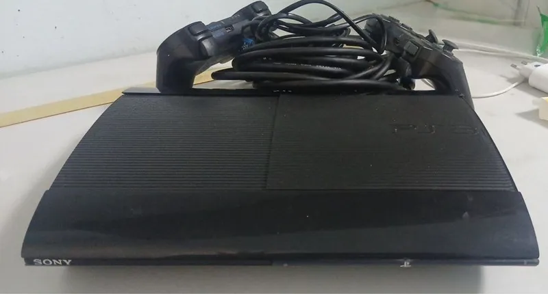 playstation 3 Super slim. 2 ta joystick uyinlari bilan. KOREA region 2