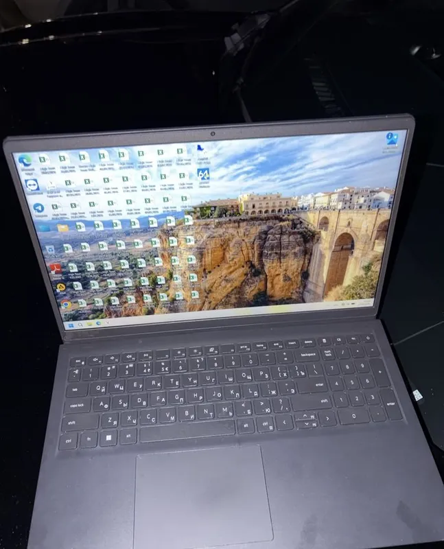 Dell i3 8gb RAM noutbuki sotiladi 1 Dell i3 8gb RAM noutbuki sotiladi 1