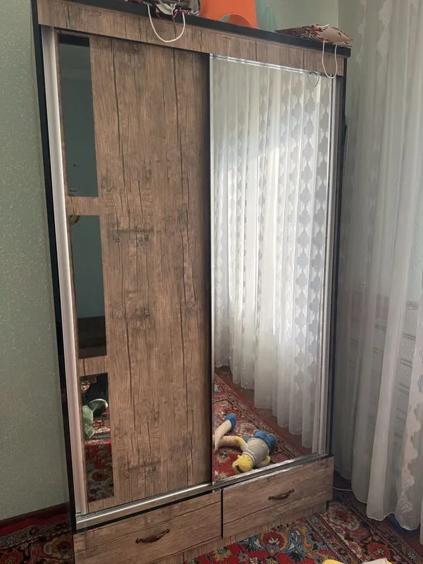 Mebel sotiladi holati ideal boshqa uyga ko’chayotganim uchun sotyabman