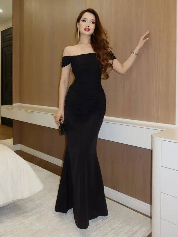 Elegant oqshom libosi