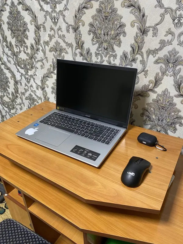 Noutbook Acer full . 1