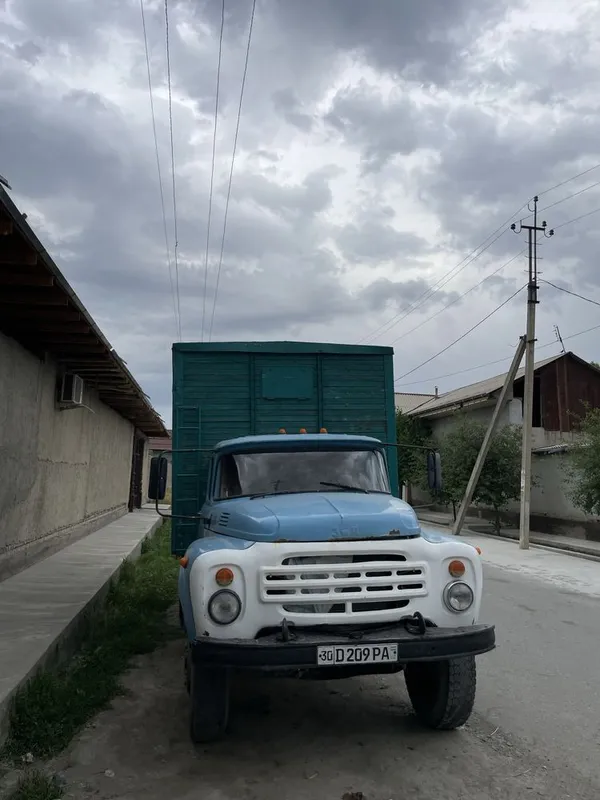 Avtomobil ZIL 31