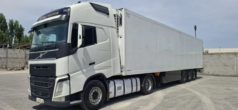 VOLVO EURO 6 + SCHMITZ CARGOBULL SL400 Прицеп Сотилади Volvo: 2016 й