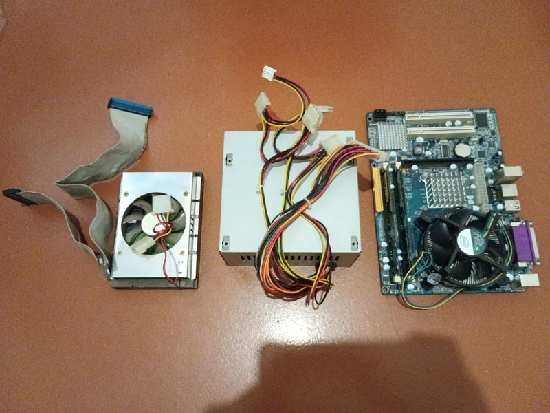 Monitor, eski kompyuterdan butlovchi qismlar 1