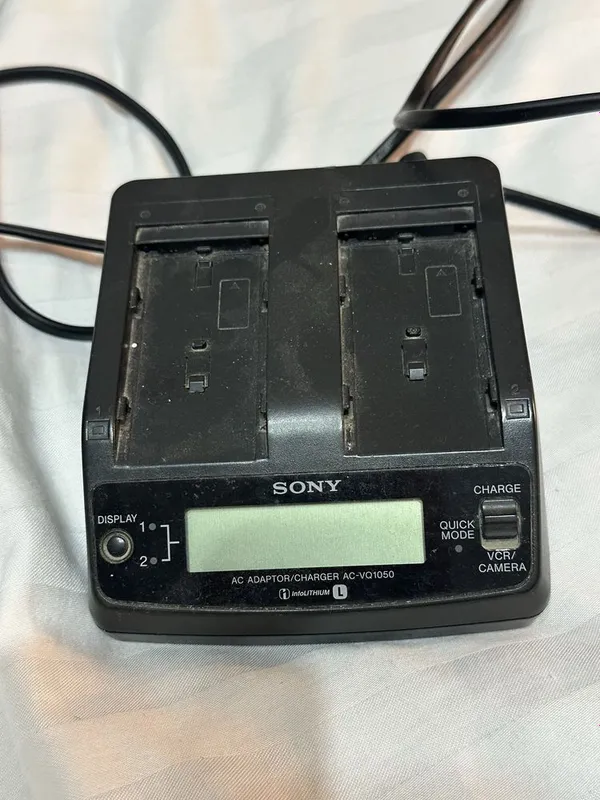 AC-VQ1050 Sony adapter 1 AC-VQ1050 Sony adapter 1