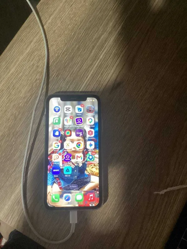 Iphone 11 telefon sotiladi 2