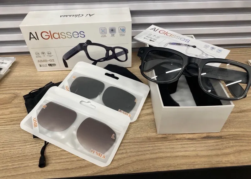 AI Glasses vear Achki 4