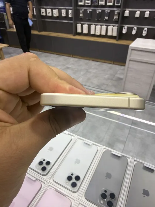 iPhone 15 128gb yellow 4 iPhone 15 128gb yellow 4