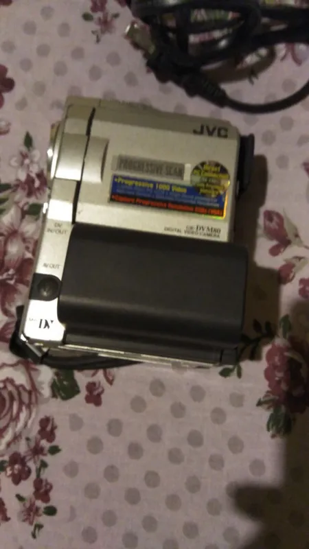 JVC GR-DVM80 Mini DV digital camcorder 2 JVC GR-DVM80 Mini DV digital camcorder 2