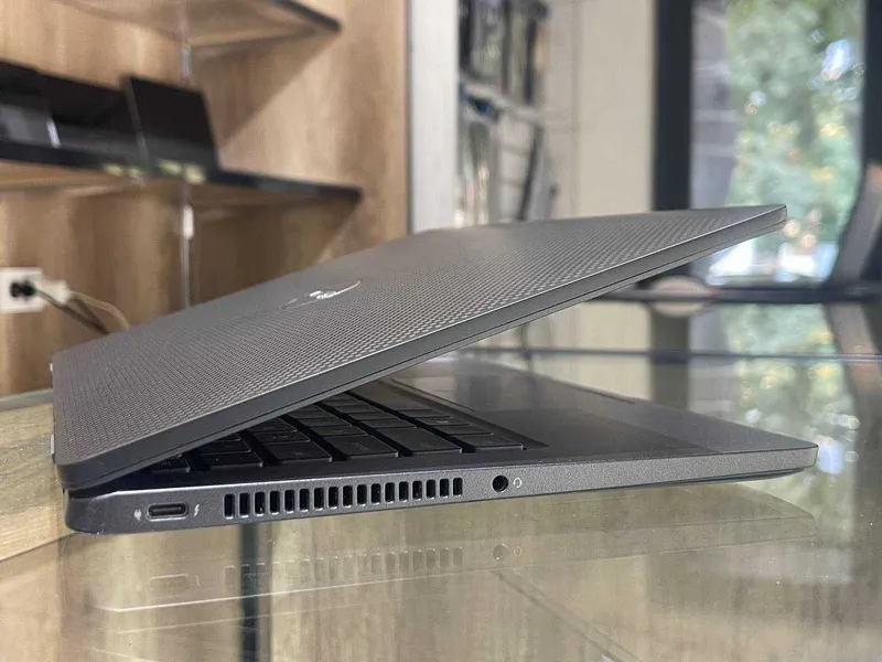 DELL Carbon Latitude 7320 Core i5-1145G7 ram 8 ssd 256 2 DELL Carbon Latitude 7320 Core i5-1145G7 ram 8 ssd 256 2
