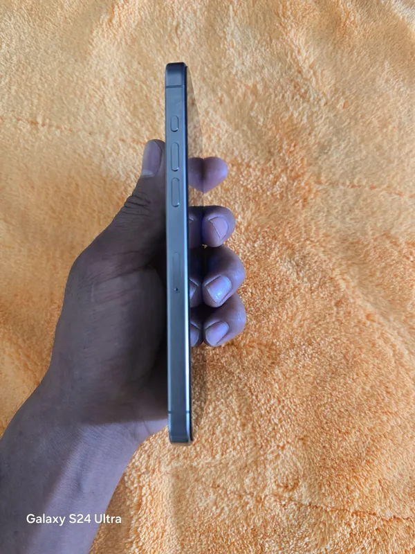 Iphone 15 pro max 4