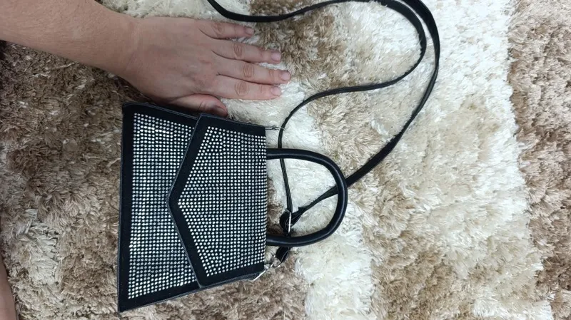Продам маленькую сумочку 1