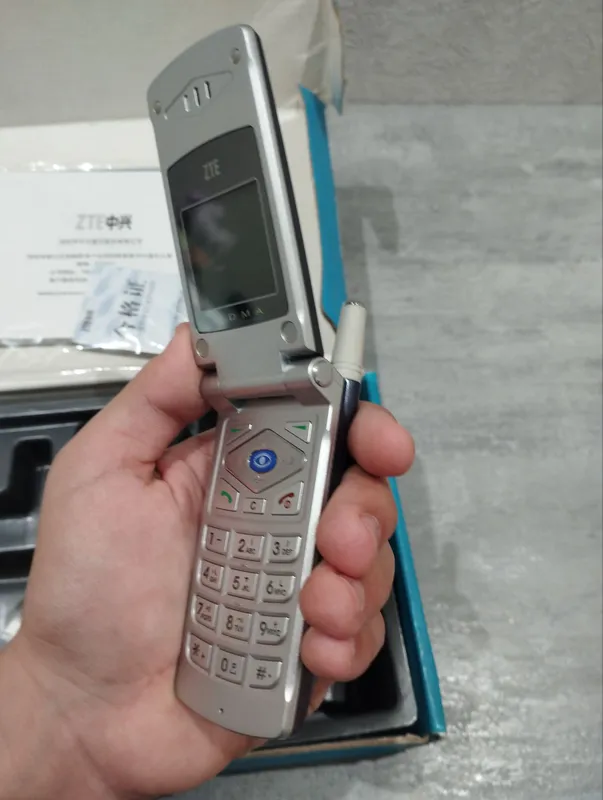 Коллекционный телефон ZTE — фото 3