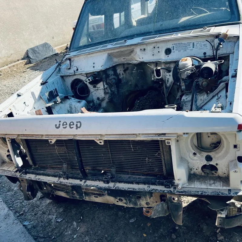 Запчасти для Jeep Cheroke 1994 задный мост 2 Запчасти для Jeep Cheroke 1994 задный мост 2