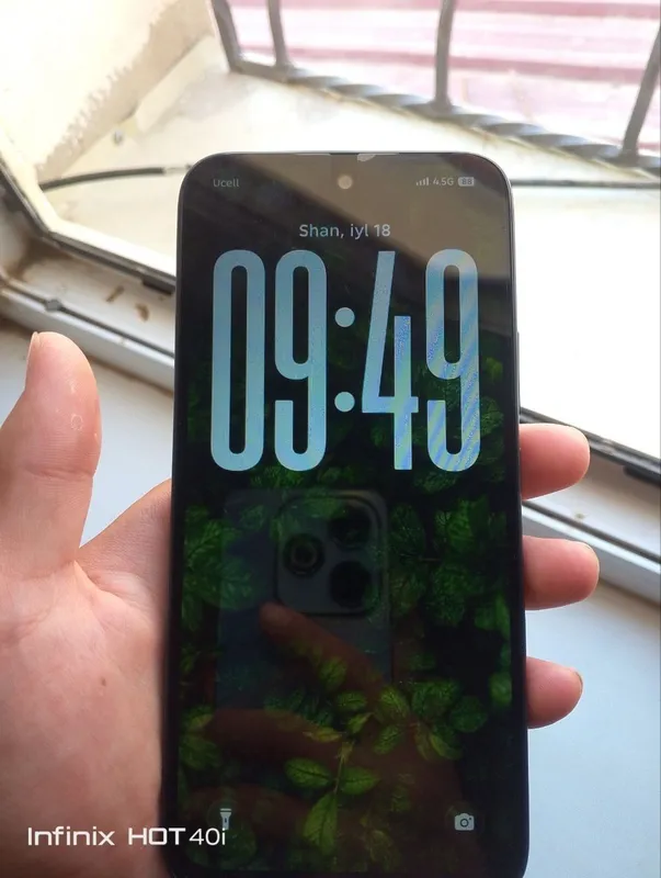 Infinix HOT70, память 8/128, коробка, 1 месяц — 1,3 млн 2