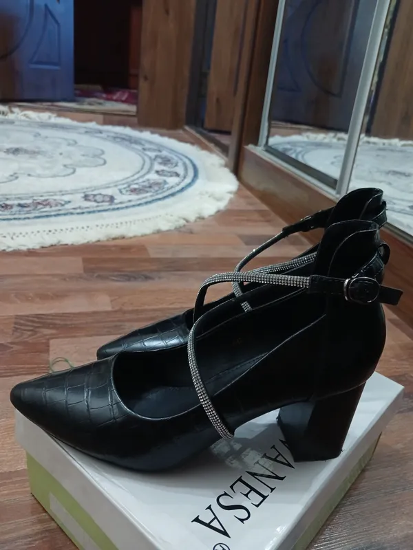 qora poshnali chiroyli va nafis tufli 1