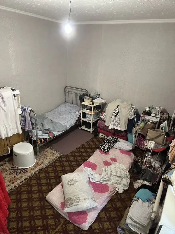 Продается дом 8 суток полтара этажка 4/4 комната отделна времянка 4ко 8