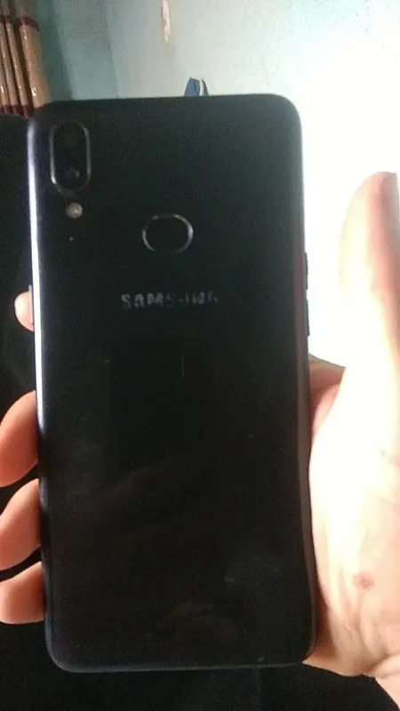 telfon sotiladi 300kami bor
