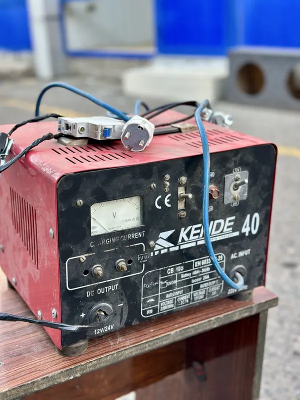 KENDE 40 Akkumulyator zaryadlovchi (12V/24V) – Original 3 KENDE 40 Akkumulyator zaryadlovchi (12V/24V) – Original 3