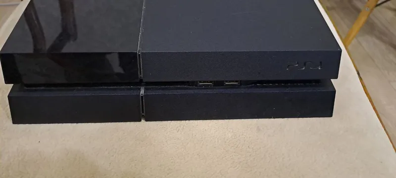 Sony Play Station 4 o‘yin pristavkasi, 4500 GB. 2 Sony Play Station 4 o‘yin pristavkasi, 4500 GB. 2