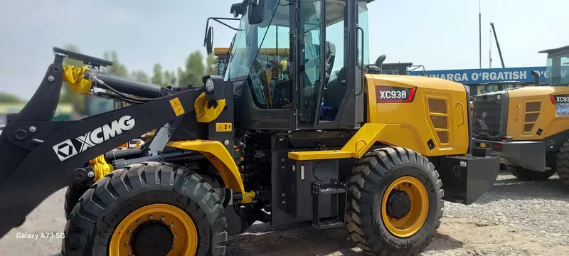 Фронтальный погрузчик XCMG XC938 с объемом ковша 1,8 - 2,1 м³ длиная