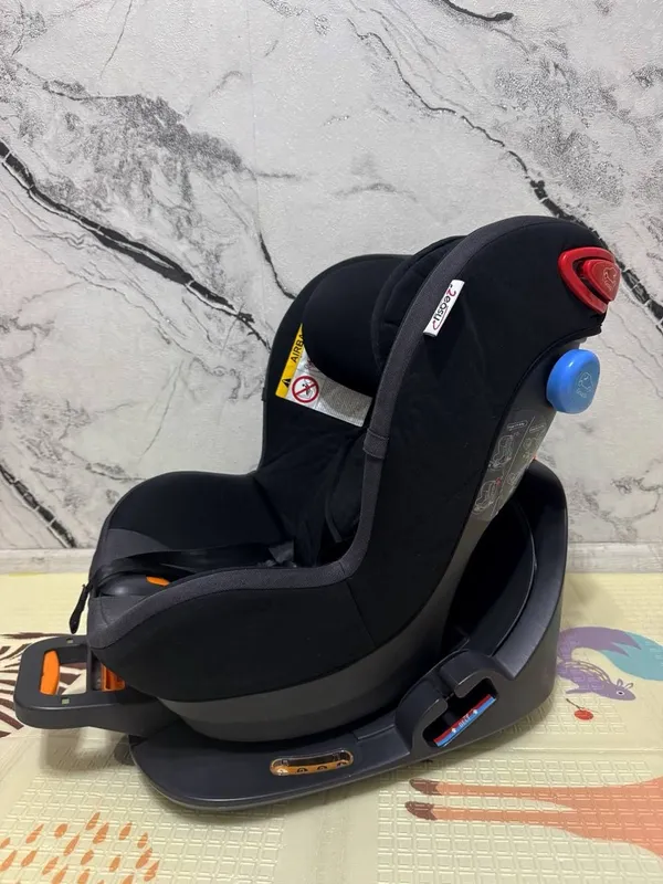 Автокресло chicco 0-18 4 Автокресло chicco 0-18 4