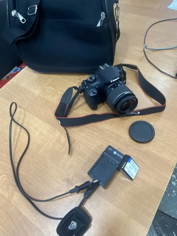Fotoaparat Canon sotiladi