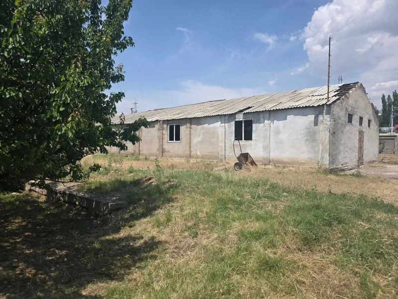 Gazalkentda 40 sotix sanoat hududi, 700 m² bino bilan 1