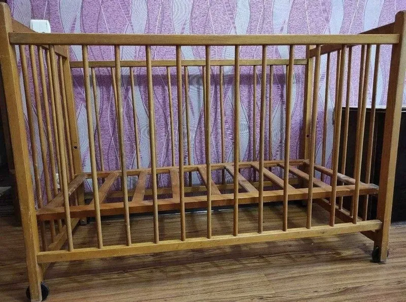 Срочно продается детская деревяная кровать 1 Срочно продается детская деревяная кровать 1