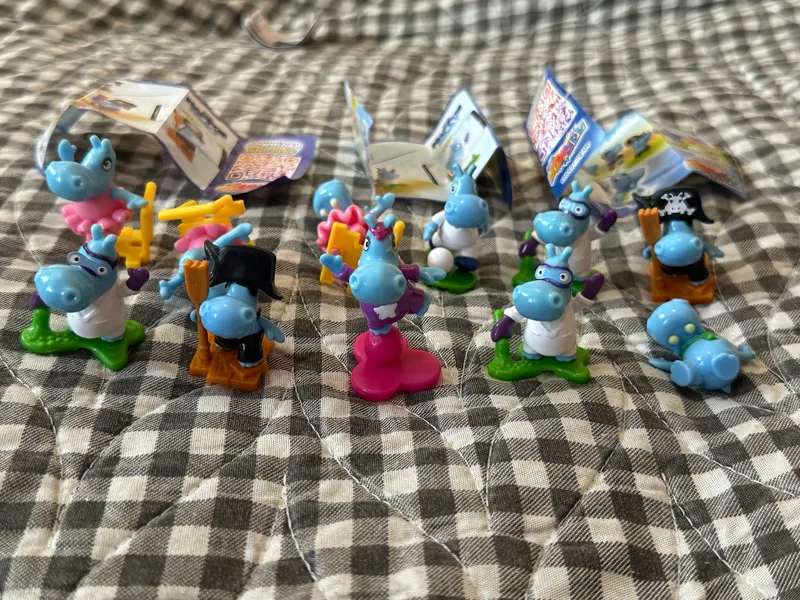 Kinder o‘yinchoqlari “The Happiest Hippos” begemotlar 1 Kinder o‘yinchoqlari “The Happiest Hippos” begemotlar 1
