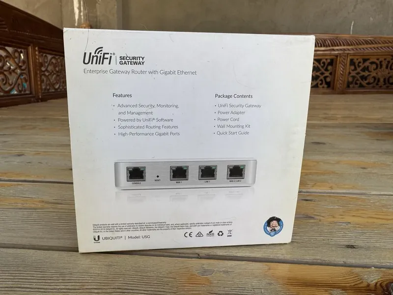 Маршрутизатор Ubiquiti UniFi Security Gateway USG — фото 2