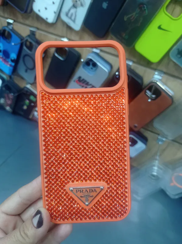 Прада чехол на iPhone 17 Pro Max Прада чехол на iPhone 17 Pro Max