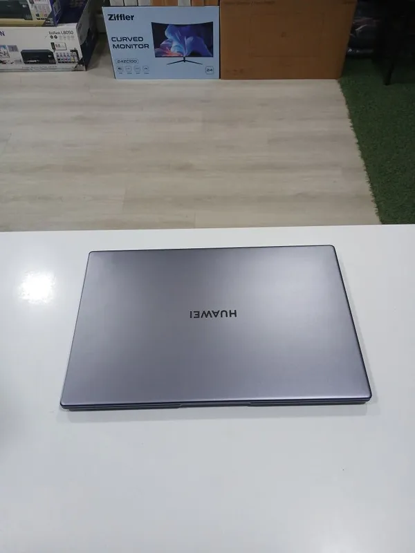 Noutbuk Huawei i5 2 Noutbuk Huawei i5 2