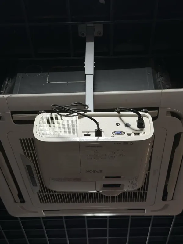 продаются Проектор Epson — фото 1 продаются Проектор Epson — фото 1