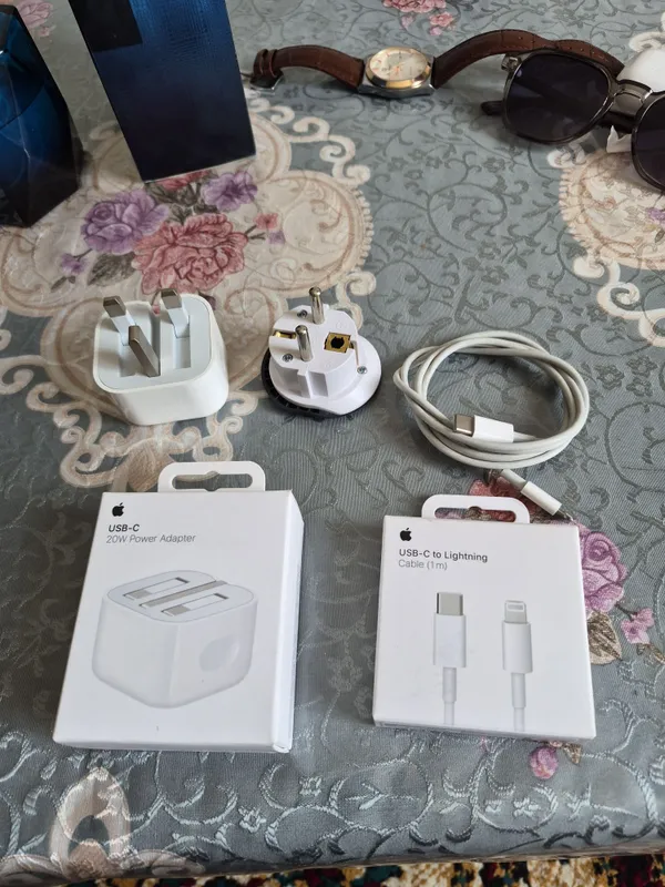 IPhone orginal zaryadnik 1 IPhone orginal zaryadnik 1