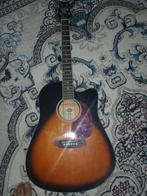gitara acustik