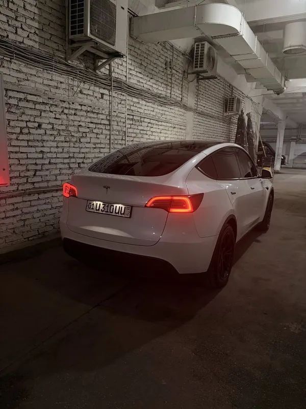Tesla model Y 2021 1 Tesla model Y 2021 1