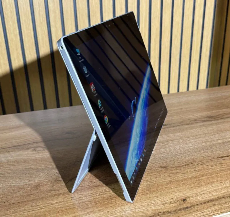 Microsoft Surface Pro 5 8GB/256GB SSD 2 Microsoft Surface Pro 5 8GB/256GB SSD 2