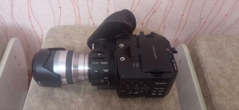 Видеокамера SONY FS-100 — фото 2