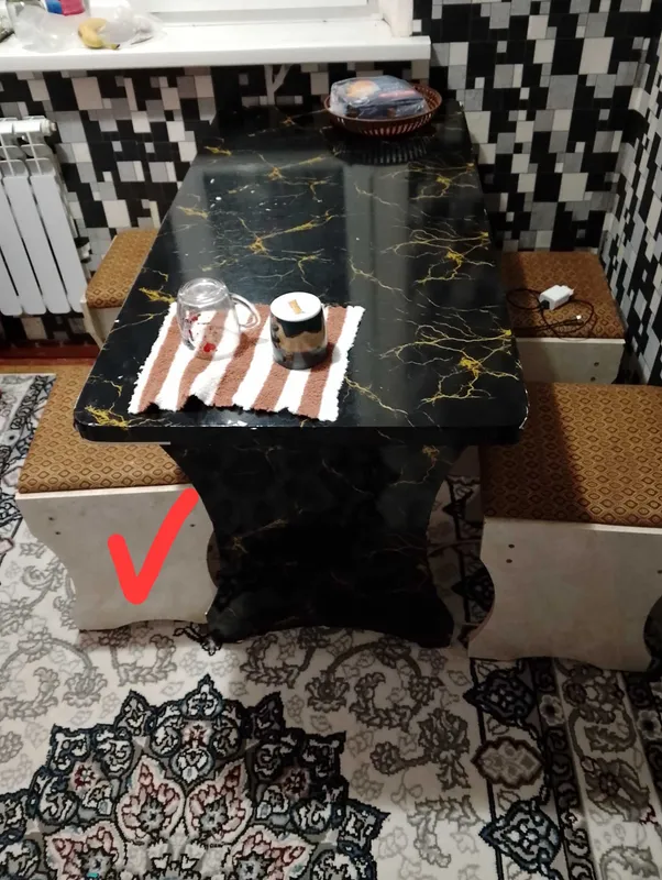 Oshxona stol va taburetkasi sotiladi 1 Oshxona stol va taburetkasi sotiladi 1