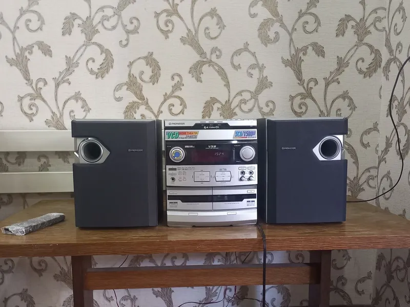 Muzikalniy sentr PIONEER 1 Muzikalniy sentr PIONEER 1