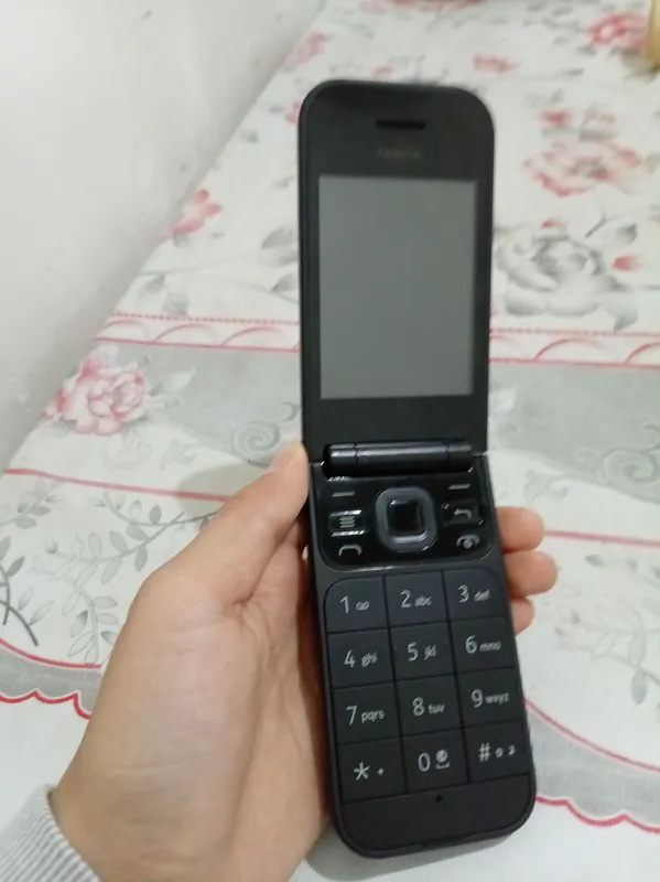 Кнопочный телефон NOKIA 2720 FLIP 1 Кнопочный телефон NOKIA 2720 FLIP 1