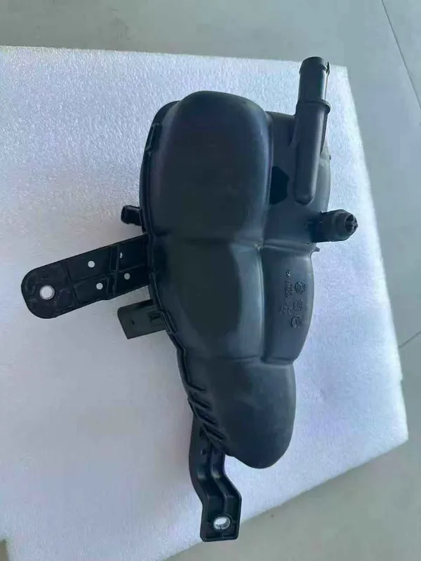 Chap old qoʻshimcha sovutish suv idishi Lixiang L9 — фото 2