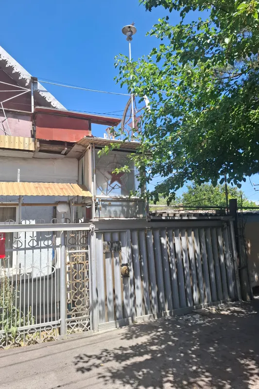 Продаётся 3 кирпичных дома,4.5 сот.Мирабадский р-н 2 Продаётся 3 кирпичных дома,4.5 сот.Мирабадский р-н 2