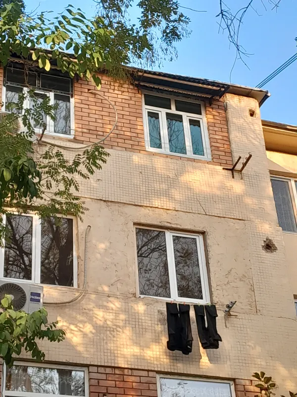 Утепление балконов, кладка кирпича под расшивку.