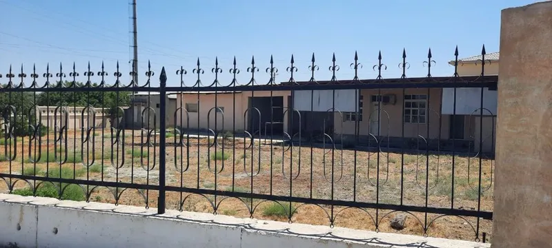Bino 20 sotok yeri bilan ijaraga beriladi. Karmana orientir Sazanchik — фото 1