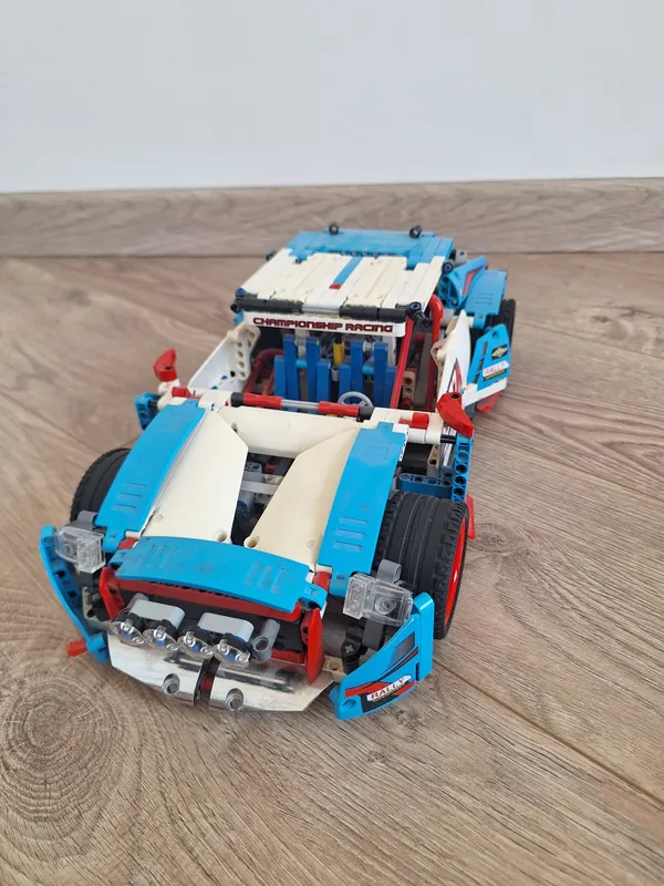 LEGO Technic Rally Car (42077) 2 LEGO Technic Rally Car (42077) 2