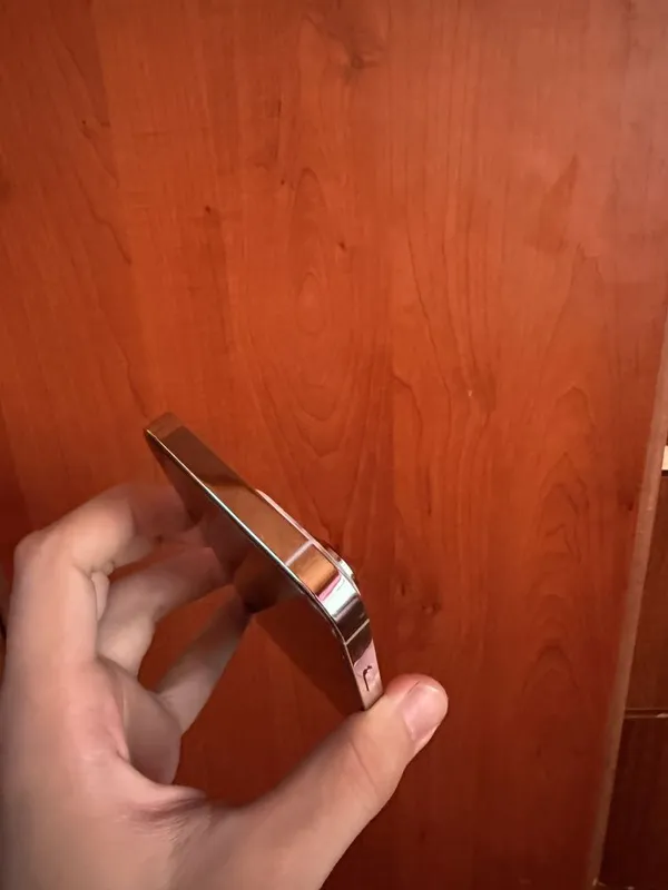 Iphone 13 pro gold — фото 3